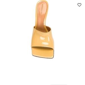 BOTTEGA VENETA
Stretch Gloss Sandals